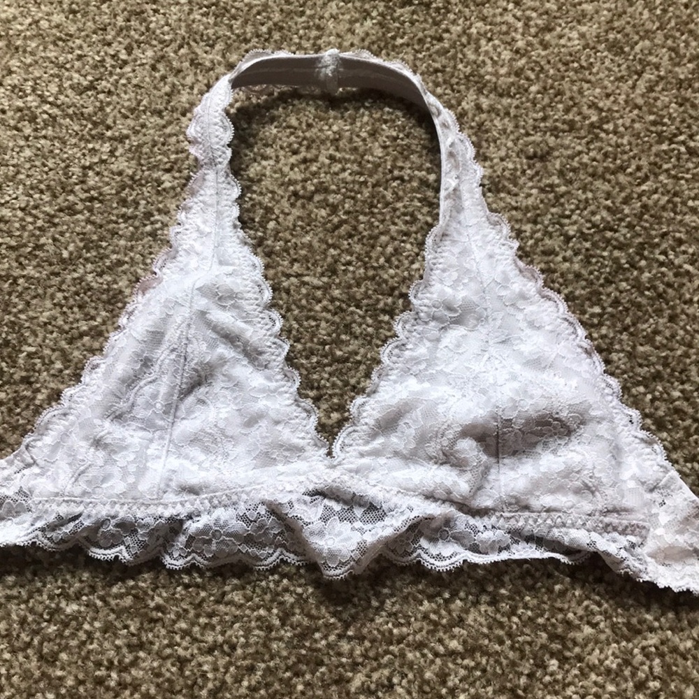 white hollister bralette